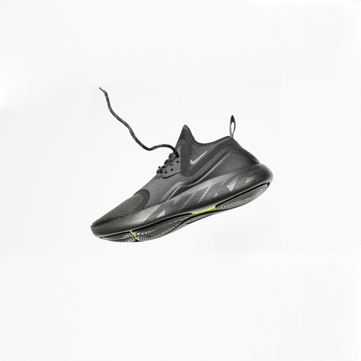 Found sneakers in Anand - Track And Claim